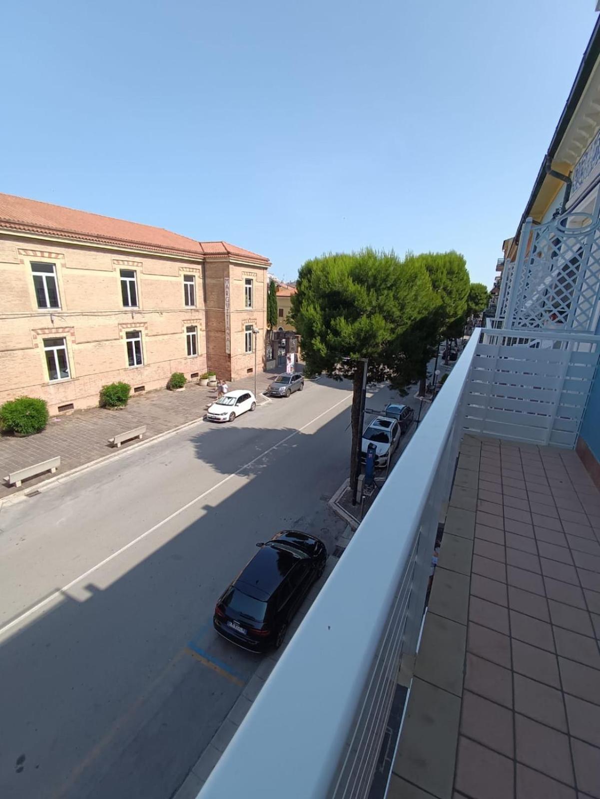 Corso Matteotti 162 - Affittacamere 雷卡纳蒂港 外观 照片